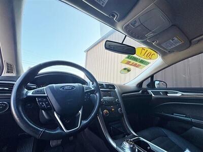 2017 Ford Fusion SE   - Photo 5 - Manteca, CA 95337
