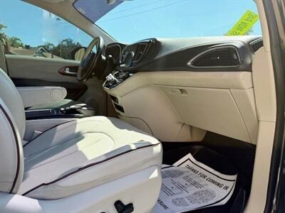 2020 Chrysler Pacifica Limited   - Photo 8 - Manteca, CA 95337