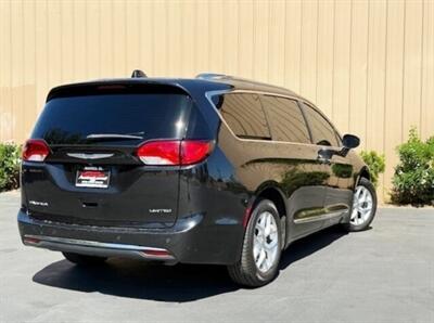 2020 Chrysler Pacifica Limited   - Photo 13 - Manteca, CA 95337