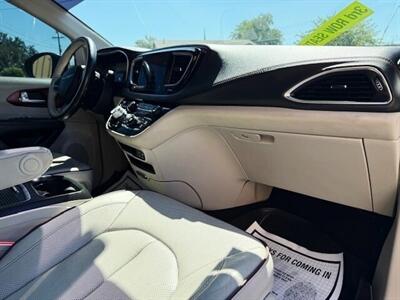 2020 Chrysler Pacifica Limited   - Photo 9 - Manteca, CA 95337