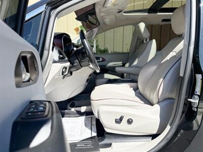2020 Chrysler Pacifica Limited   - Photo 3 - Manteca, CA 95337