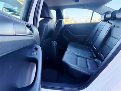 2012 Volkswagen Jetta SE PZEV   - Photo 9 - Manteca, CA 95337