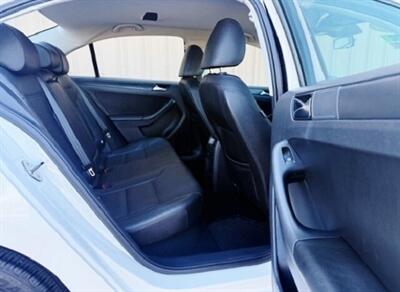 2012 Volkswagen Jetta SE PZEV   - Photo 3 - Manteca, CA 95337