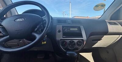2006 Ford Focus ZX4 SE   - Photo 7 - Manteca, CA 95337