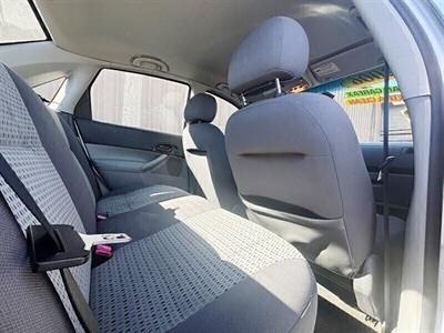 2006 Ford Focus ZX4 SE - Photo 9 - Manteca, CA 95337