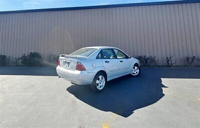 2006 Ford Focus ZX4 SE - Photo 13 - Manteca, CA 95337