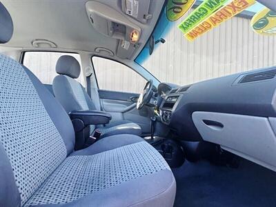 2006 Ford Focus ZX4 SE   - Photo 10 - Manteca, CA 95337