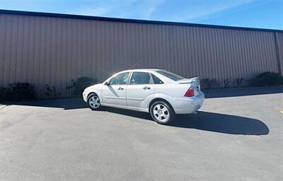 2006 Ford Focus ZX4 SE   - Photo 13 - Manteca, CA 95337