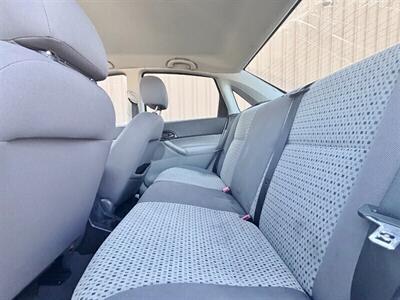 2006 Ford Focus ZX4 SE   - Photo 8 - Manteca, CA 95337