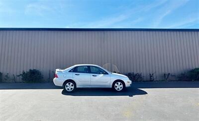 2006 Ford Focus ZX4 SE   - Photo 3 - Manteca, CA 95337