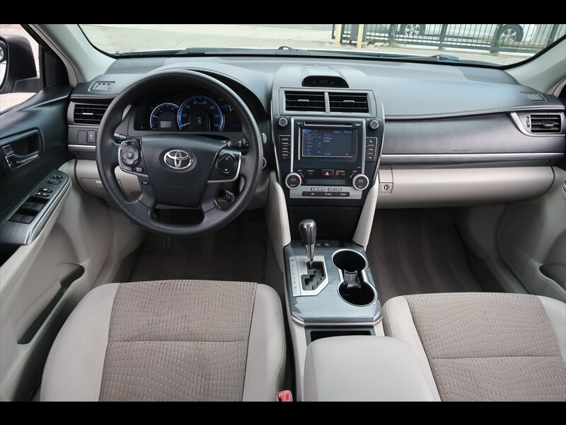 2014 Toyota Camry Hybrid LE  