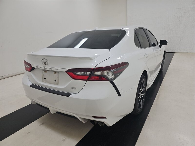 2021 Toyota Camry SE photo 5
