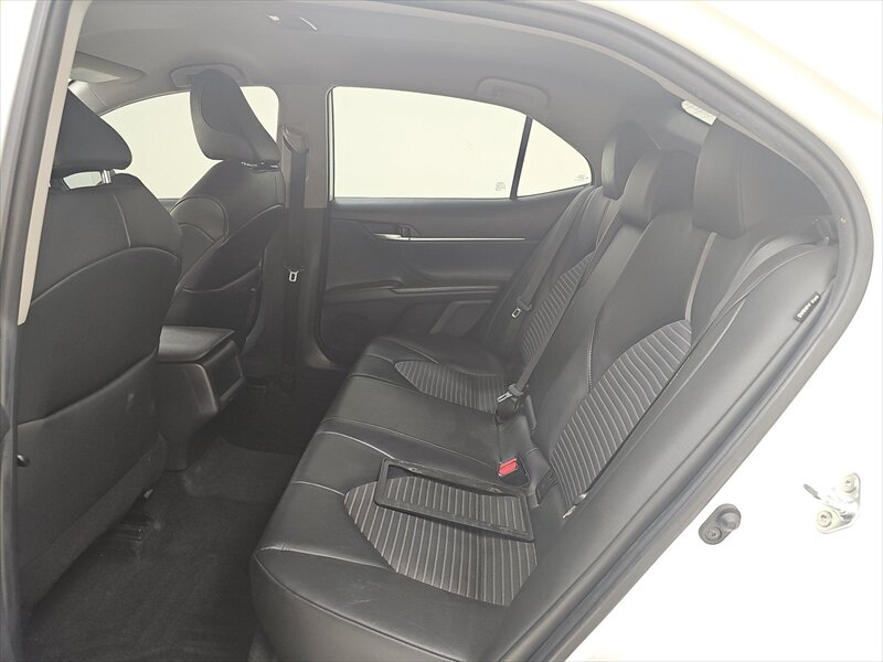 2021 Toyota Camry SE photo 9