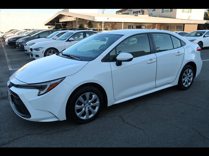 2024 Toyota Corolla LE's photo