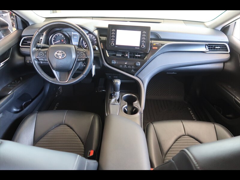 2021 Toyota Camry SE photo 2