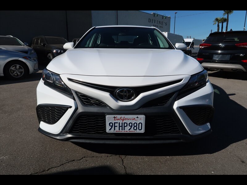 2021 Toyota Camry SE photo 10