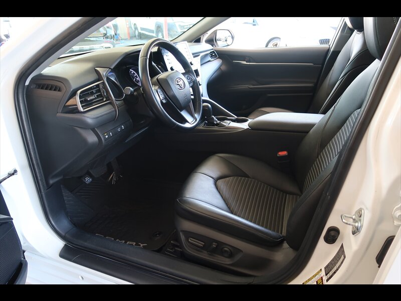 2021 Toyota Camry SE photo 17