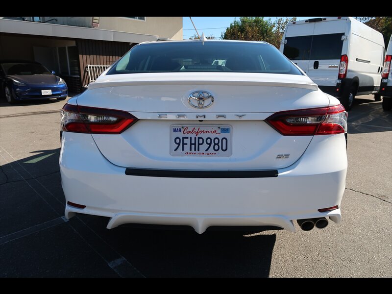 2021 Toyota Camry SE photo 6
