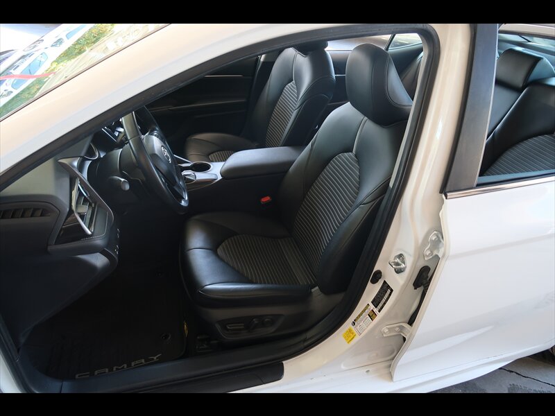 2021 Toyota Camry SE photo 25