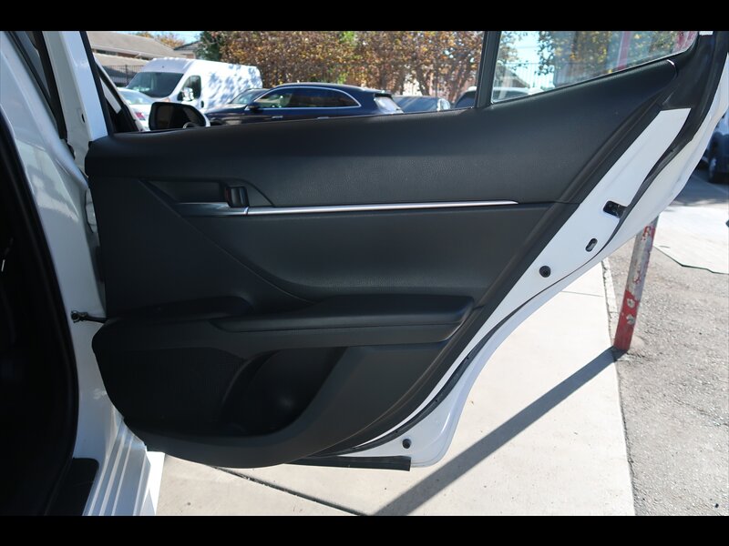 2021 Toyota Camry SE photo 33