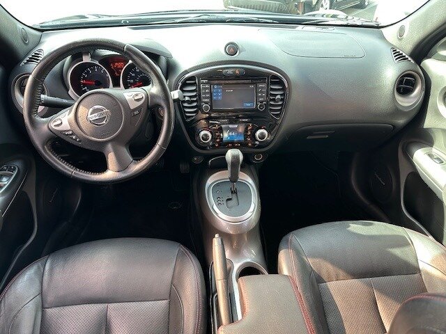 2015 Nissan Juke SL photo 2