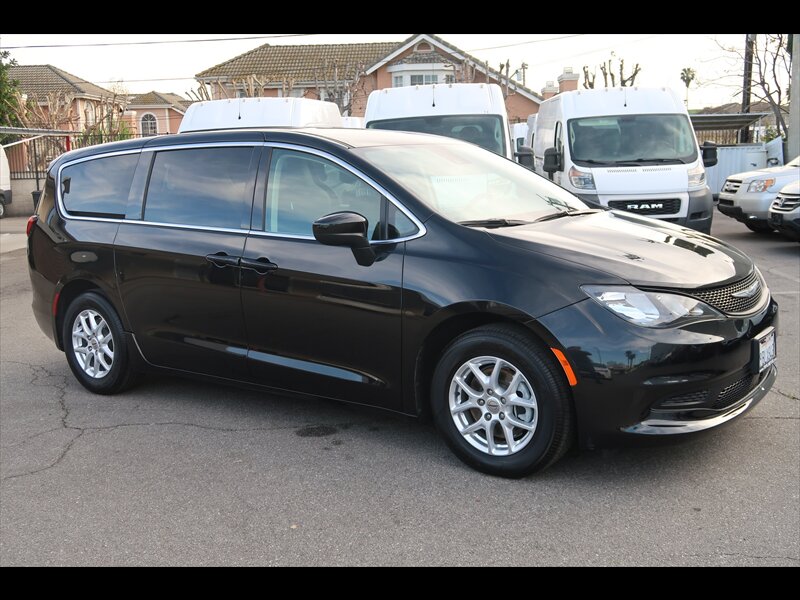 2022 Chrysler Voyager LX