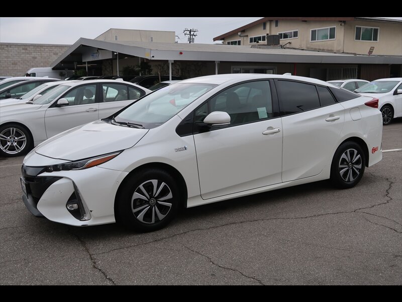 2017 Toyota Prius Prime Advanced's photo