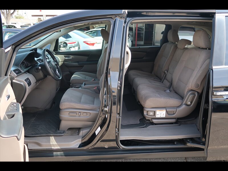 2014 Honda Odyssey EX photo 12