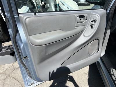 2005 Dodge Grand Caravan SE   - Photo 12 - Long Beach, CA 90805