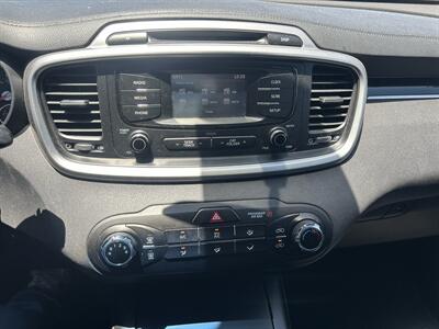 2017 Kia Sorento LX - Photo 17 - Stanton, CA 90680
