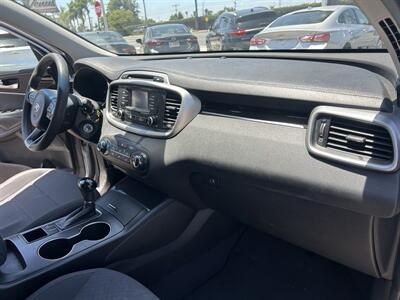 2017 Kia Sorento LX - Photo 11 - Stanton, CA 90680