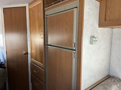 2000 TIOGA 24D RV - Photo 7 - Stanton, CA 90680