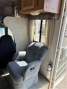 2000 TIOGA 24D RV - Photo 9 - Stanton, CA 90680