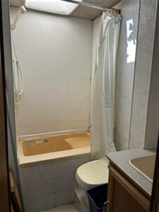 2000 TIOGA 24D RV - Photo 14 - Stanton, CA 90680