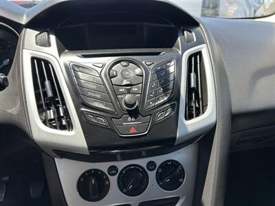 2014 Ford Focus SE   - Photo 4 - Long Beach, CA 90805