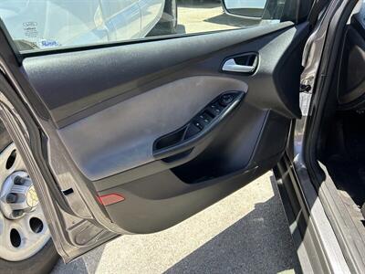 2014 Ford Focus SE   - Photo 5 - Long Beach, CA 90805
