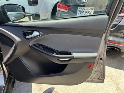 2014 Ford Focus SE   - Photo 8 - Long Beach, CA 90805