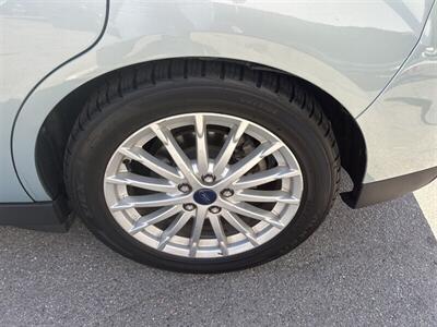2014 Ford C-MAX Hybrid SE   - Photo 22 - Long Beach, CA 90805
