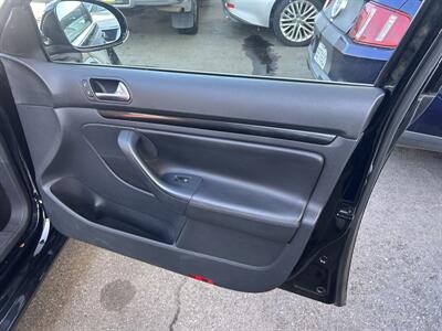 2010 Volkswagen Jetta SportWagen SE PZEV   - Photo 14 - Long Beach, CA 90805
