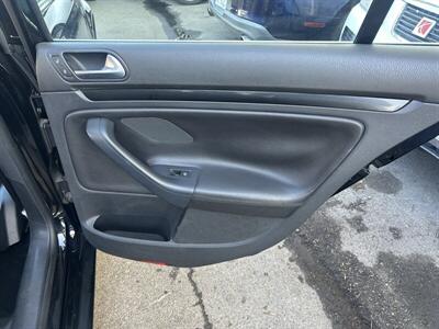 2010 Volkswagen Jetta SportWagen SE PZEV - Photo 17 - Long Beach, CA 90805