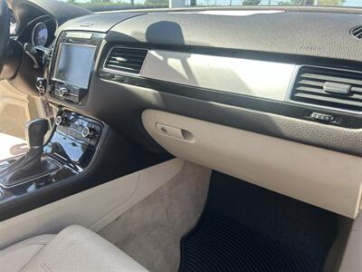 2013 Volkswagen Touareg VR6 Sport   - Photo 13 - Stanton, CA 90680