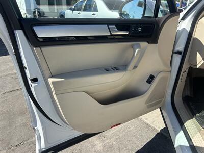 2013 Volkswagen Touareg VR6 Sport   - Photo 17 - Stanton, CA 90680
