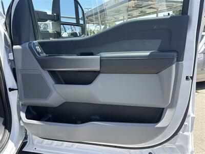 2025 Ford F-250 XLT   - Photo 14 - Long Beach, CA 90805