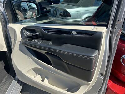 2019 Dodge Grand Caravan SXT   - Photo 16 - Long Beach, CA 90805