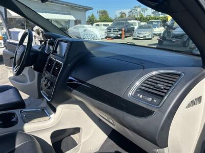 2019 Dodge Grand Caravan SXT   - Photo 15 - Long Beach, CA 90805