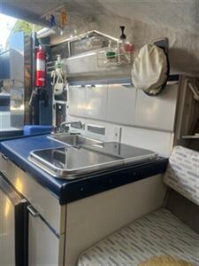 1990 Four Winns 265 Vista   - Photo 25 - Long Beach, CA 90805