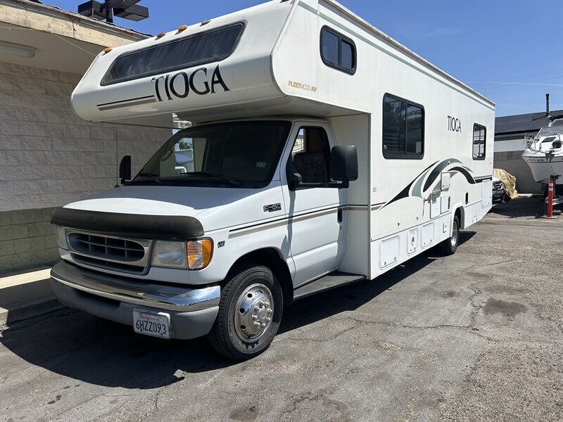 2002 Ford E-Series's photo