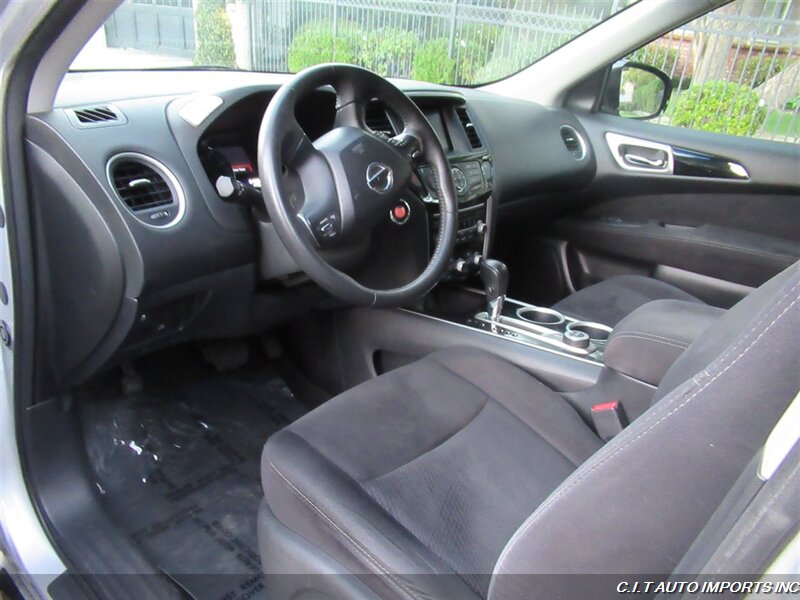 2013 Nissan Pathfinder SV   - Photo 15 - Sherman Oaks, CA 91423