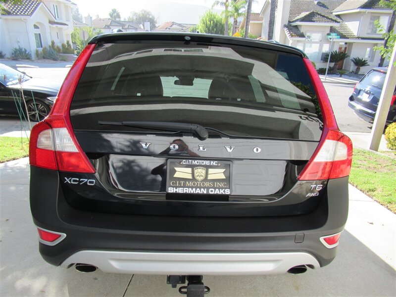 2012 Volvo XC70 T6   - Photo 10 - Sherman Oaks, CA 91423