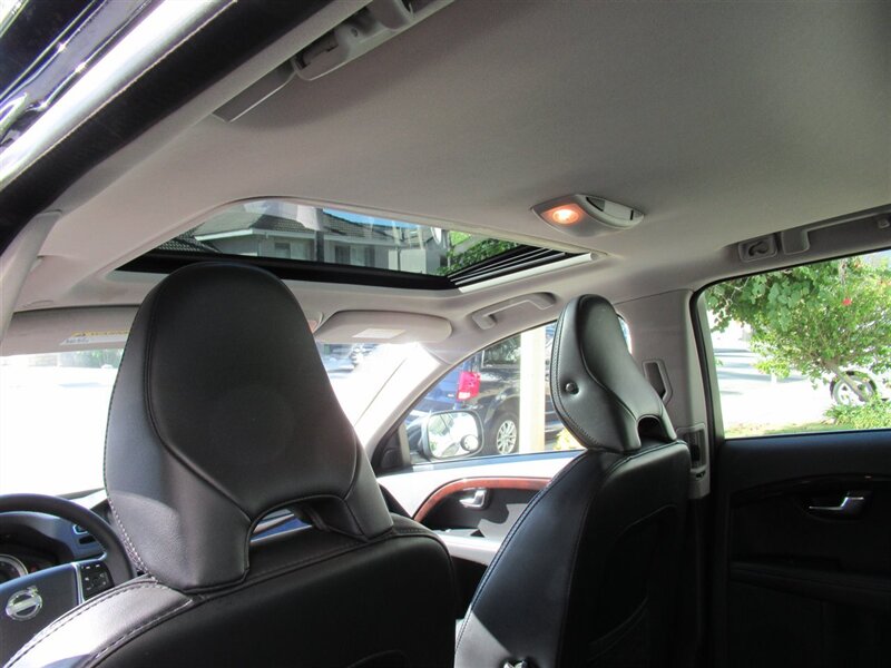 2012 Volvo XC70 T6   - Photo 29 - Sherman Oaks, CA 91423